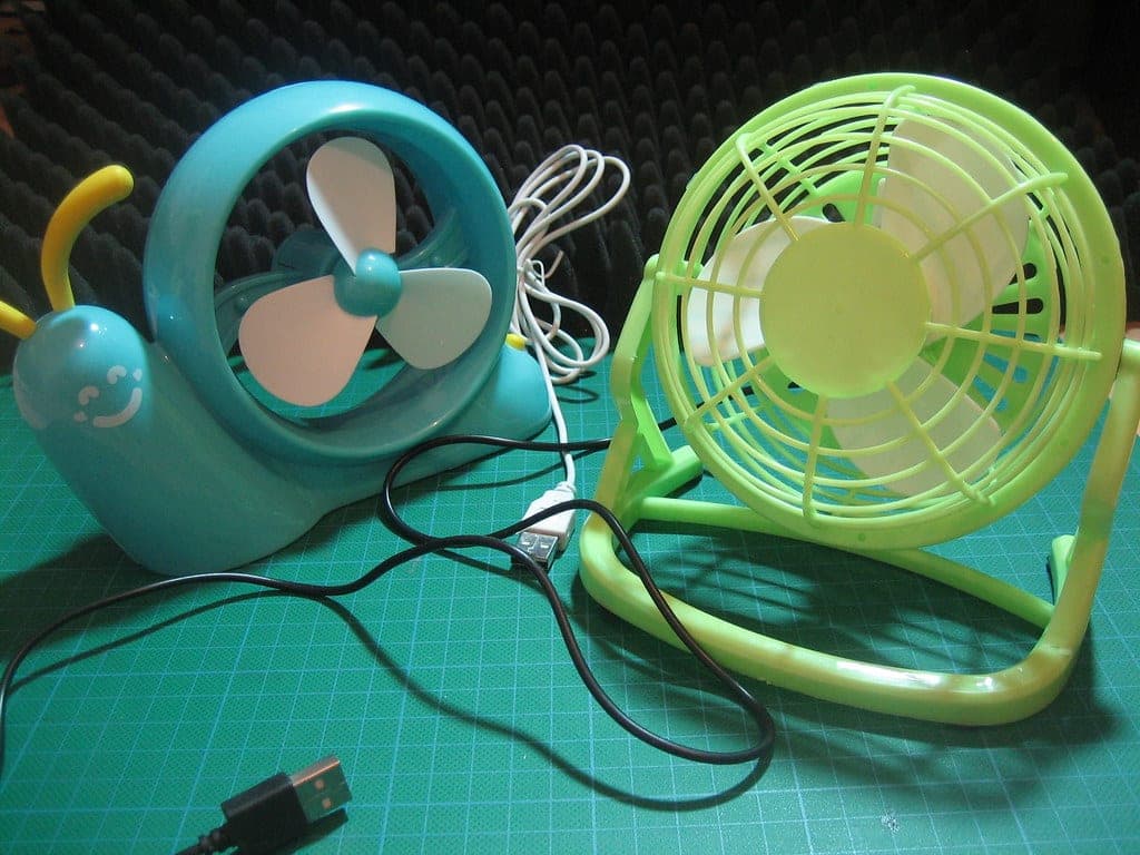 USB Mini Clip-On Desk Fan